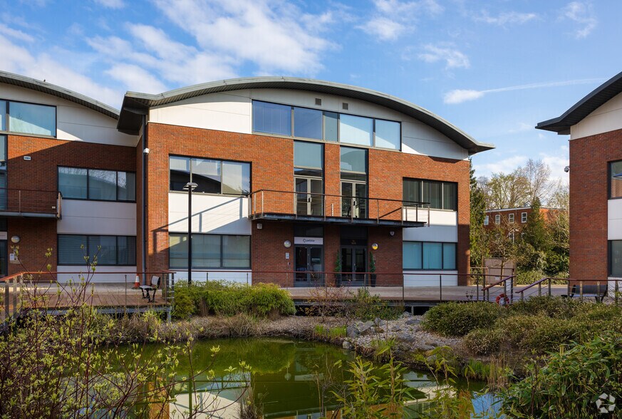 Unit 16 Brooklands Rd, Weybridge for sale - Building Photo - Image 1 of 1