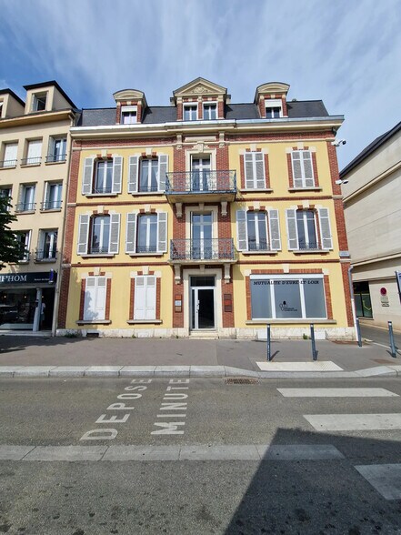 14 Place Des Epars, Chartres for lease - Building Photo - Image 1 of 10