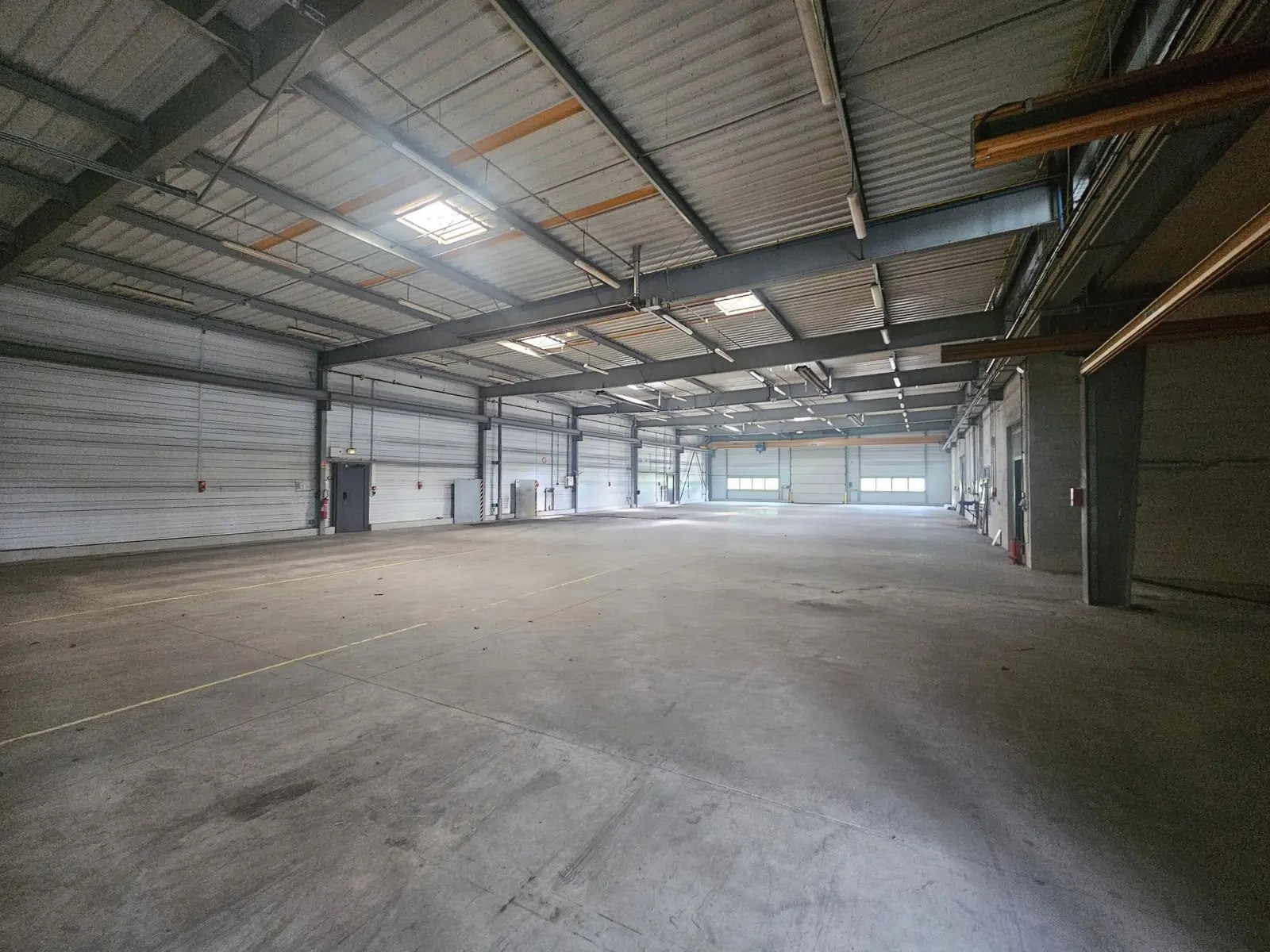 Industrial in Beaucouzé for sale Building Photo- Image 1 of 6