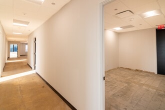 1051 Perimeter Dr, Schaumburg, IL for lease Interior Photo- Image 2 of 5