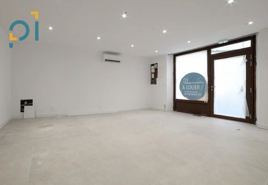 Retail in Lambesc for sale Building Photo- Image 1 of 6