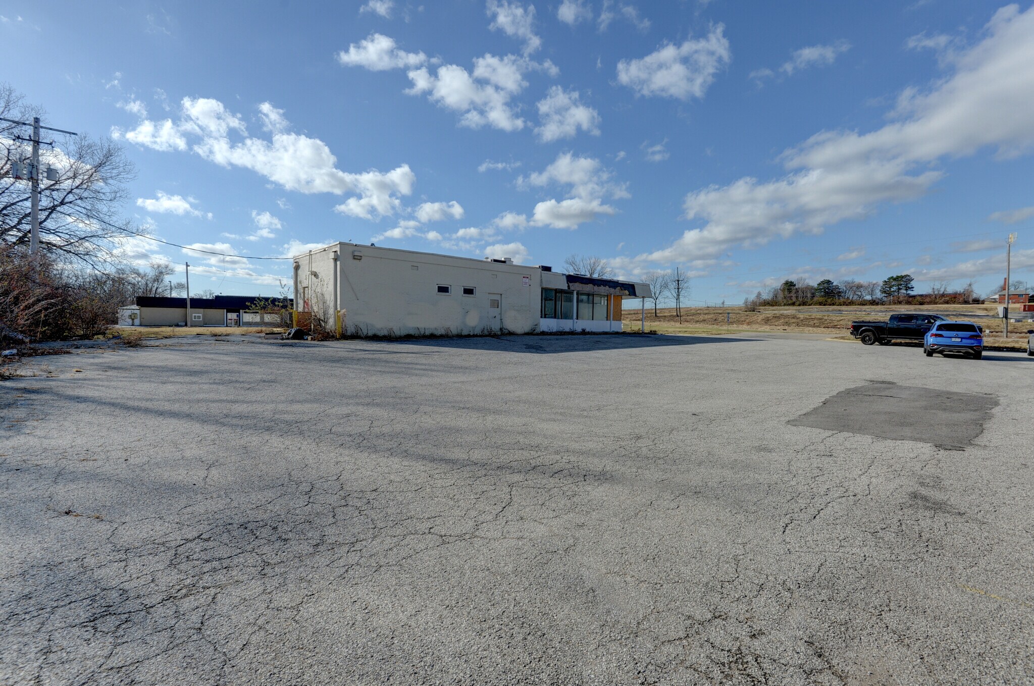 1645 Scott, Belton, MO 64012 Freestanding Building