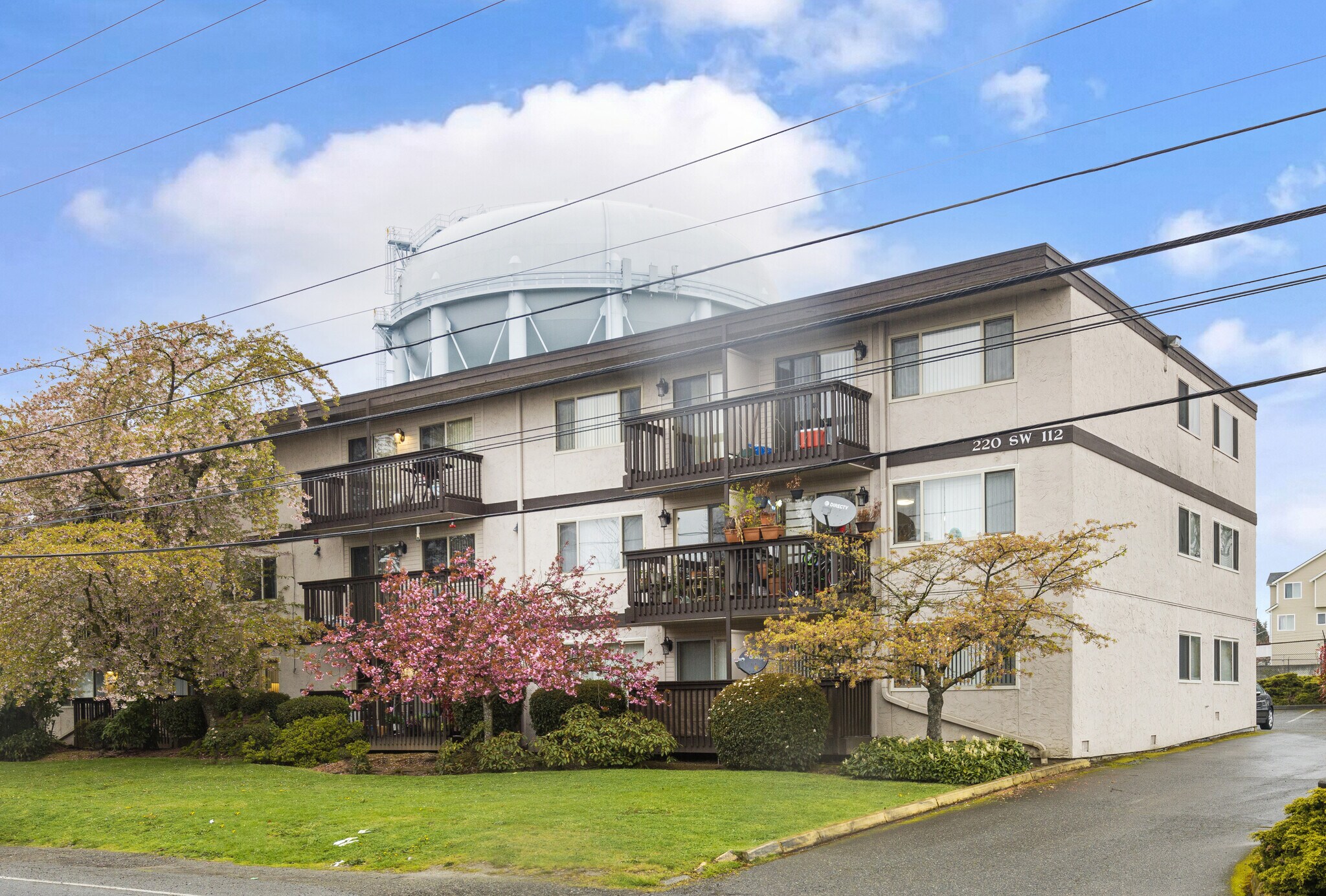 220 SW 112th St, Seattle, WA for sale Primary Photo- Image 1 of 1