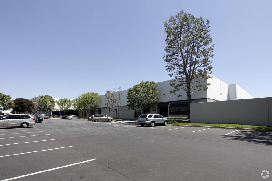 12850-12862 E Florence Ave, Santa Fe Springs, CA for lease - Building Photo - Image 2 of 4