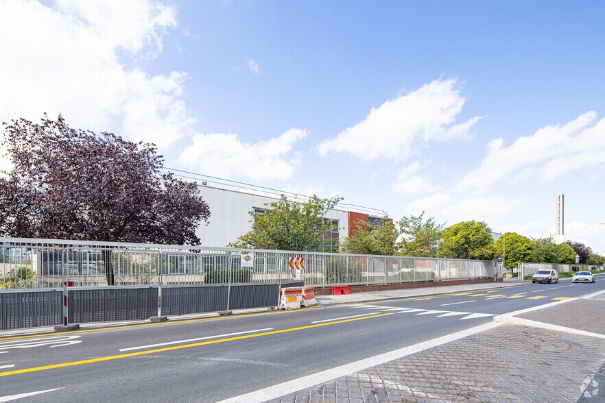 Flex in Saint-Ouen-sur-Seine for lease - Building Photo - Image 2 of 2