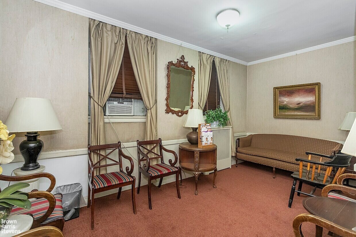 5 E 84th St, New York, NY for sale Interior Photo- Image 1 of 9