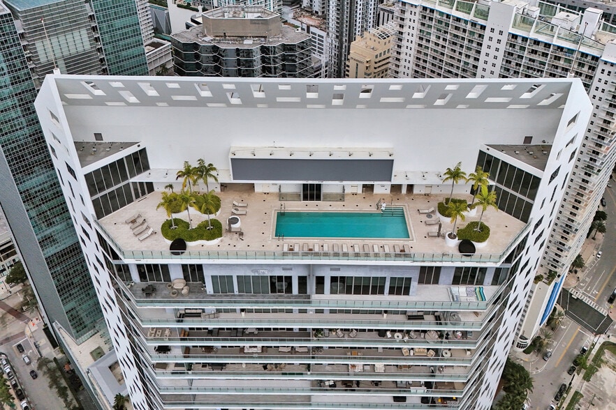 1300 Brickell Bay Dr, Miami, FL for sale - Building Photo - Image 2 of 8