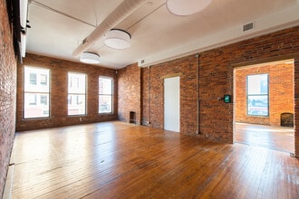 147-153 E Main St, Columbus, OH for lease Building Photo- Image 1 of 4