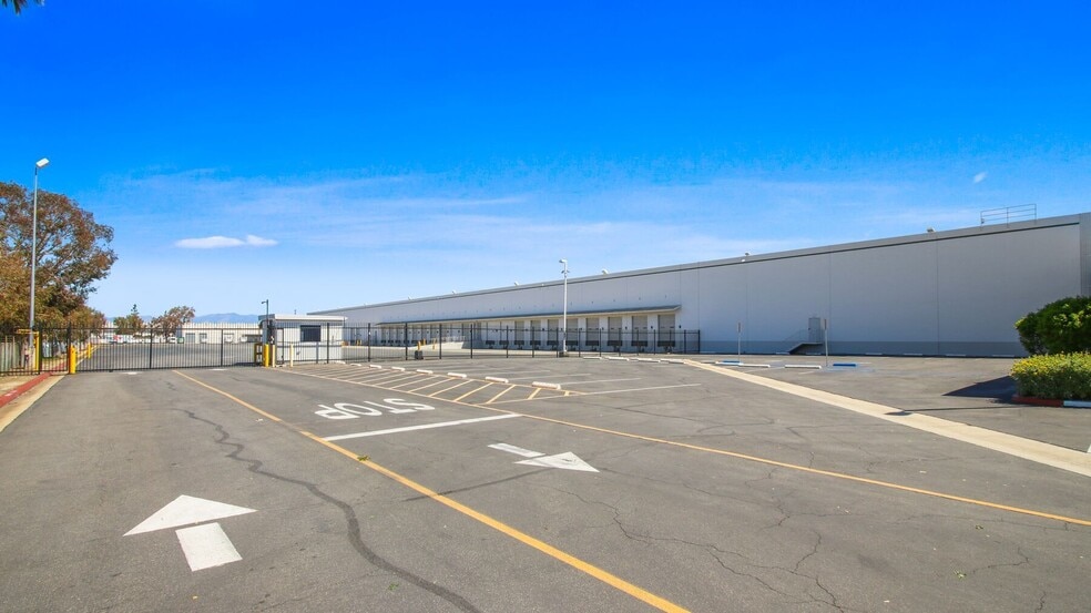 2501 E Orangethorpe Ave, Fullerton, CA for lease - Building Photo - Image 2 of 11