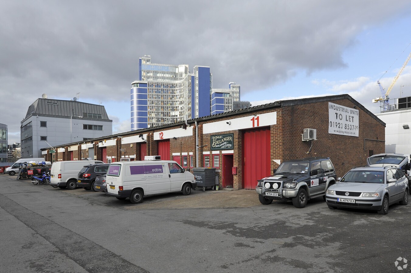 Lombard Rd, London, SW11 3SS