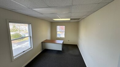 16 Jan Sebastian Dr, Sandwich, MA for lease Interior Photo- Image 2 of 3