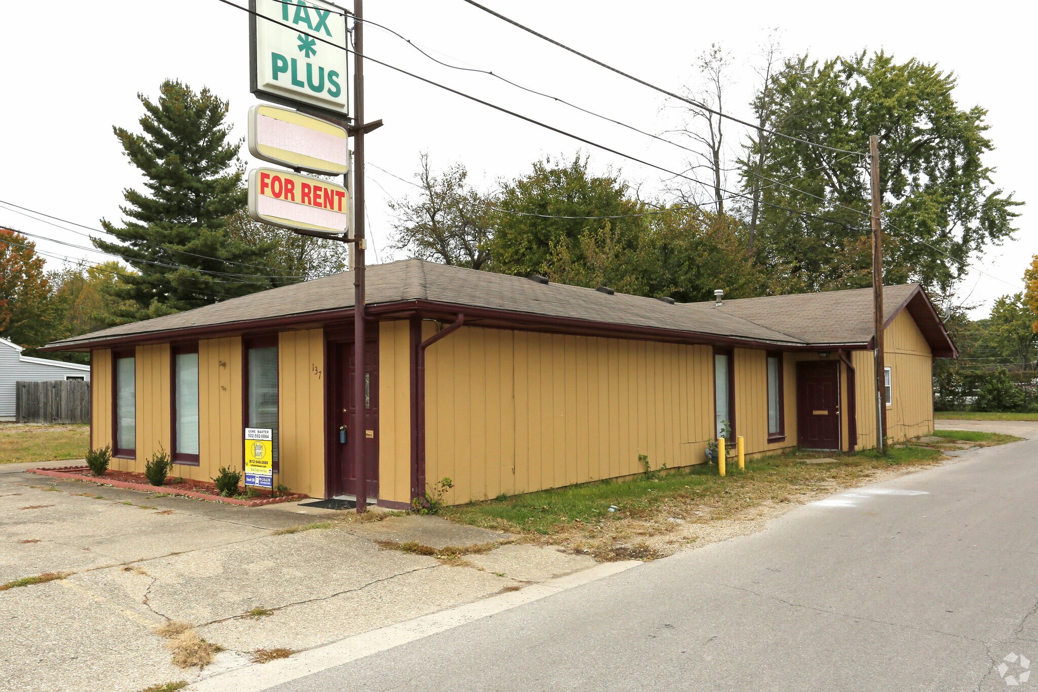 137 Maple Ct, Clarksville, IN for sale Primary Photo- Image 1 of 1