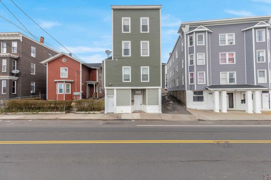 25 Units Turn-Key w/Big Unit Mix portfolio of 3 properties for sale on LoopNet.com - Building Photo - Image 3 of 21
