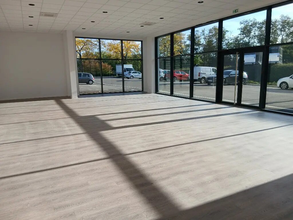 Flex in Besançon for lease Interior Photo- Image 1 of 7