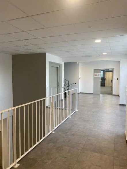 22 Rue Du 35Eme Regiment D'Aviation, Bron for sale - Building Photo - Image 3 of 7