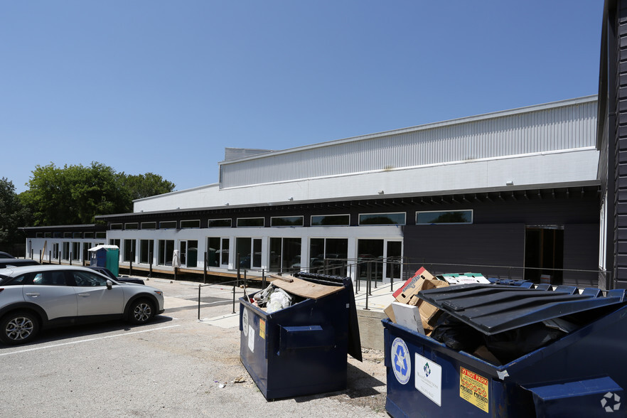 2153 S Lamar Blvd, Austin, TX for lease - Building Photo - Image 2 of 2