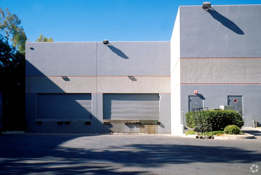 2465 Coral St, Vista, CA for lease - Building Photo - Image 3 of 7