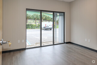 3443-3479 Parkway Center Ct, Orlando, FL for lease Interior Photo- Image 2 of 6