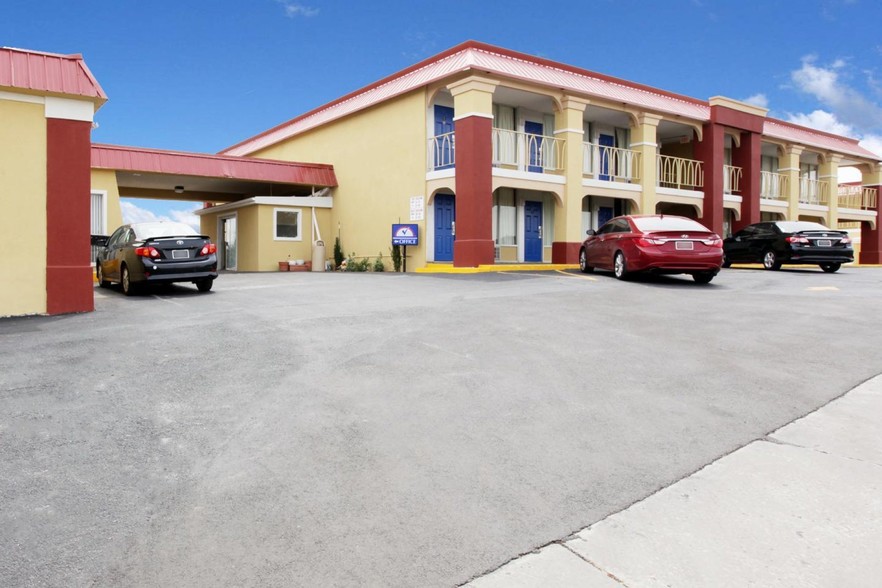 2016 W Eagle Rd, Weatherford, OK for sale - Primary Photo - Image 1 of 7