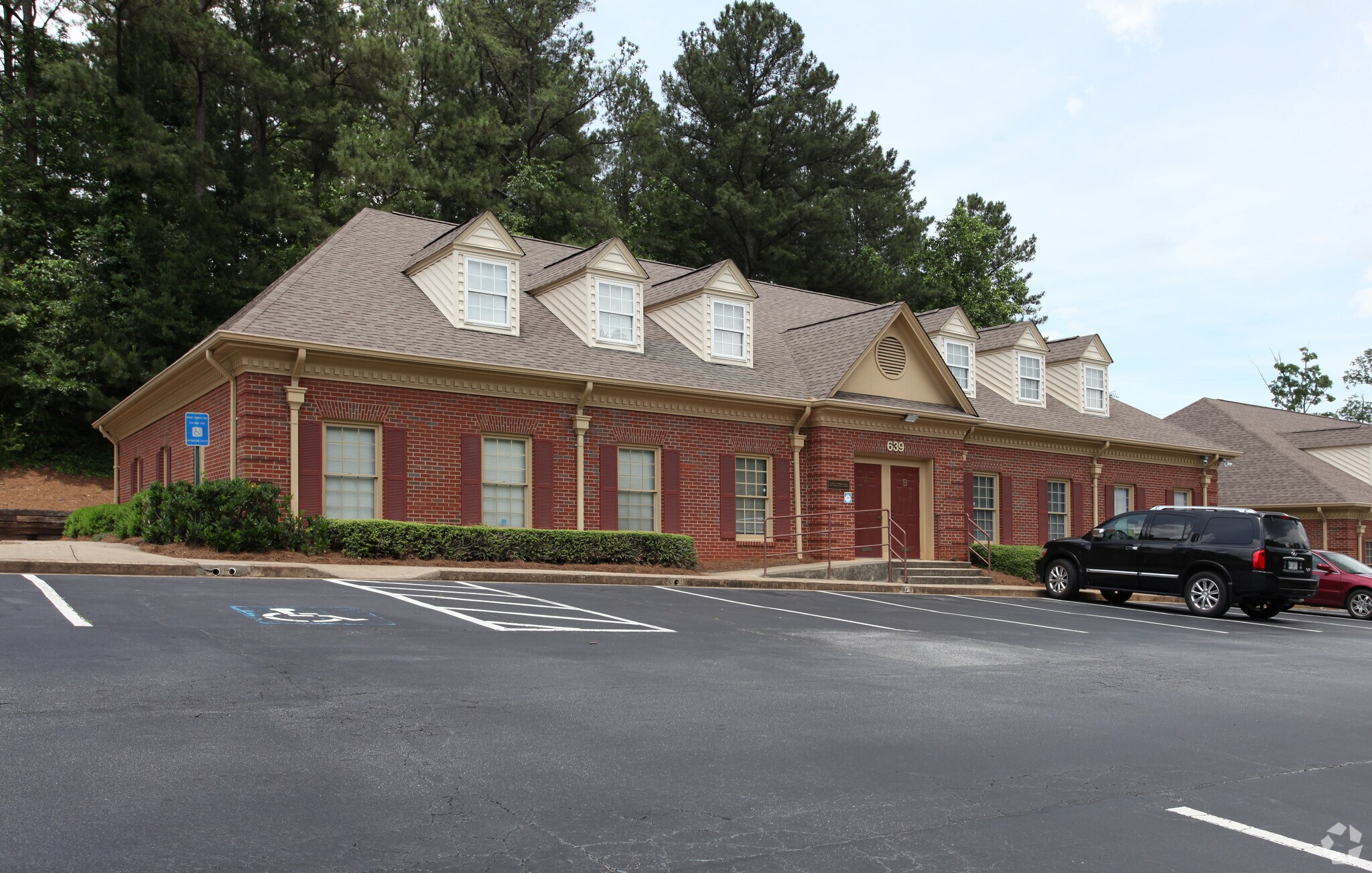 639 Beaver Ruin Rd NW, Lilburn, GA for sale Primary Photo- Image 1 of 1