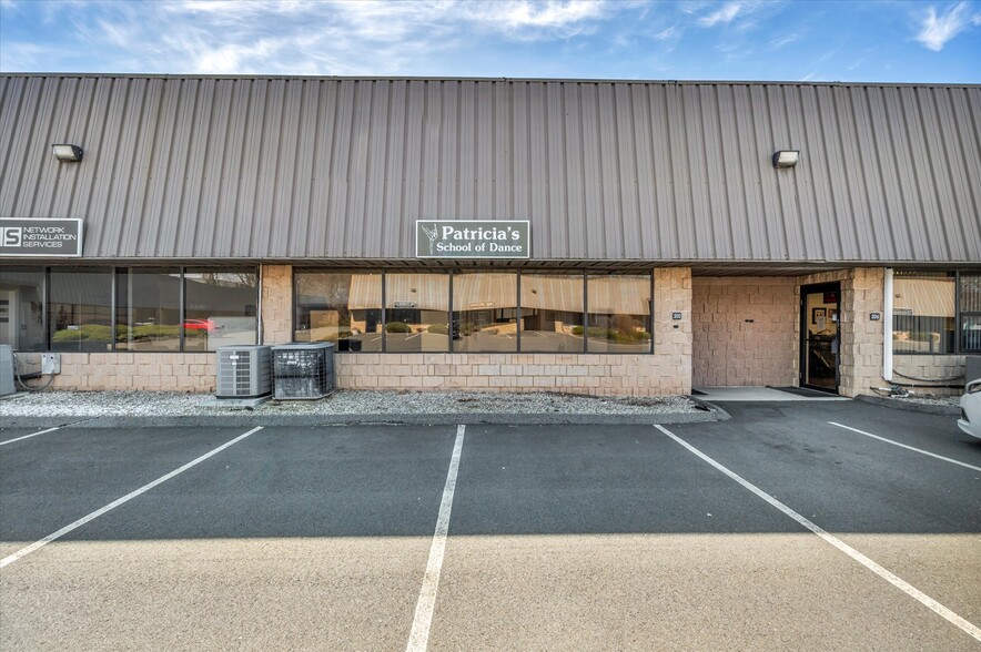 202 N Plains Industrial Rd, Wallingford, CT for sale - Building Photo - Image 3 of 10