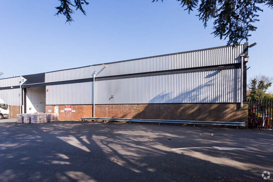 Church Rd, Crawley for lease - Building Photo - Image 3 of 8