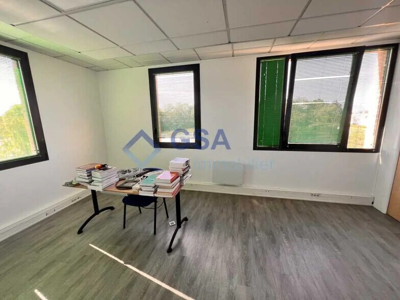Office in Évry-Courcouronnes for lease - Interior Photo - Image 2 of 7