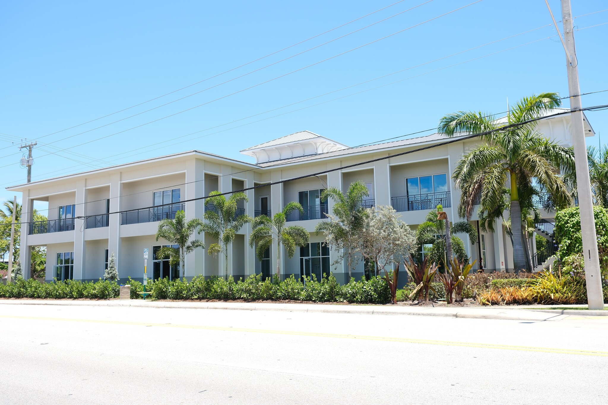 1400 Dixie Hwy, Lantana, FL for lease Building Photo- Image 1 of 8