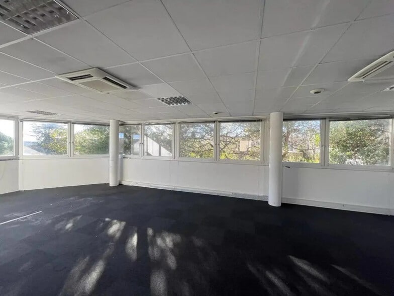 Office in Villeneuve-Loubet for lease - Building Photo - Image 1 of 15