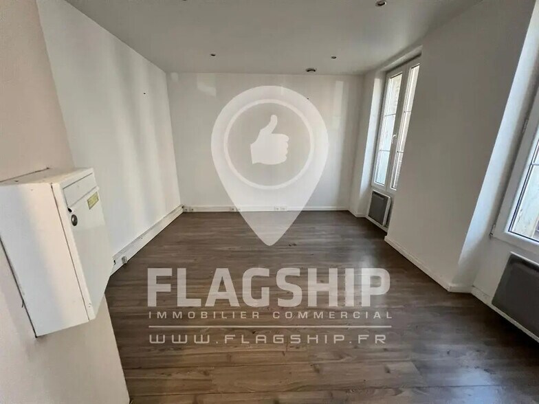 Office in Charenton-le-Pont for lease - Interior Photo - Image 1 of 5