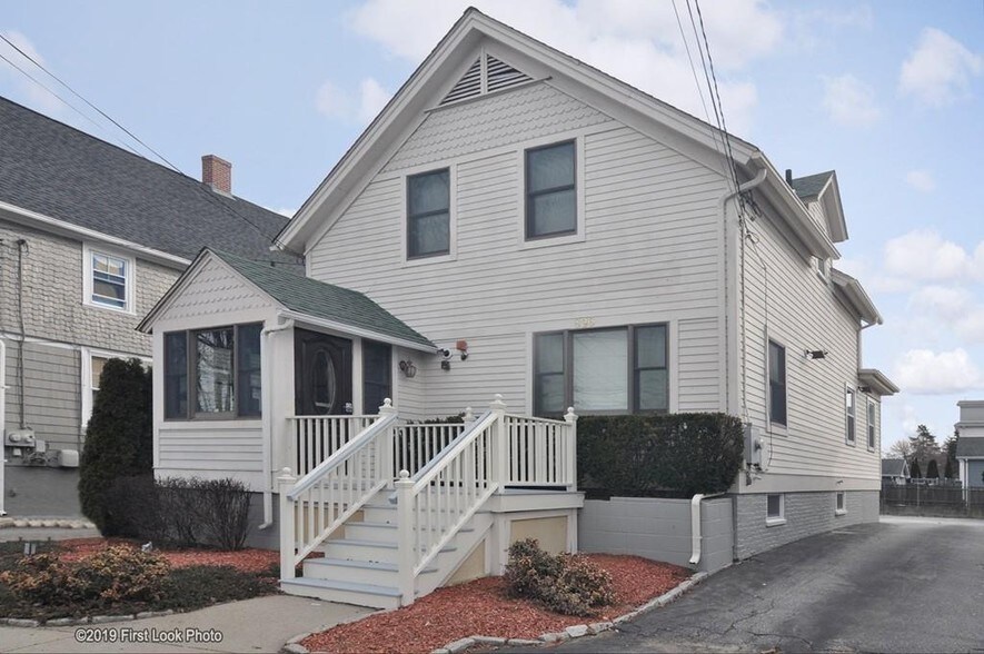 896 Broadway, East Providence, RI for sale - Primary Photo - Image 1 of 1