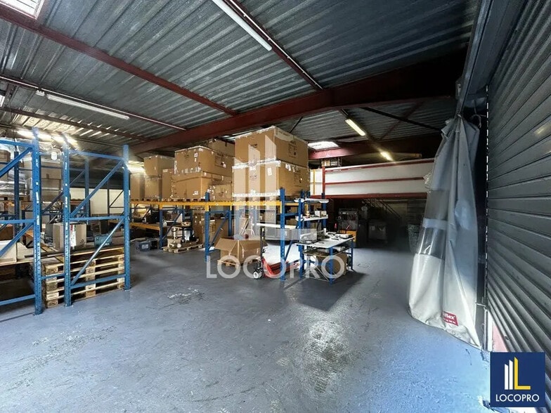 Flex in Menton for lease - Interior Photo - Image 2 of 10