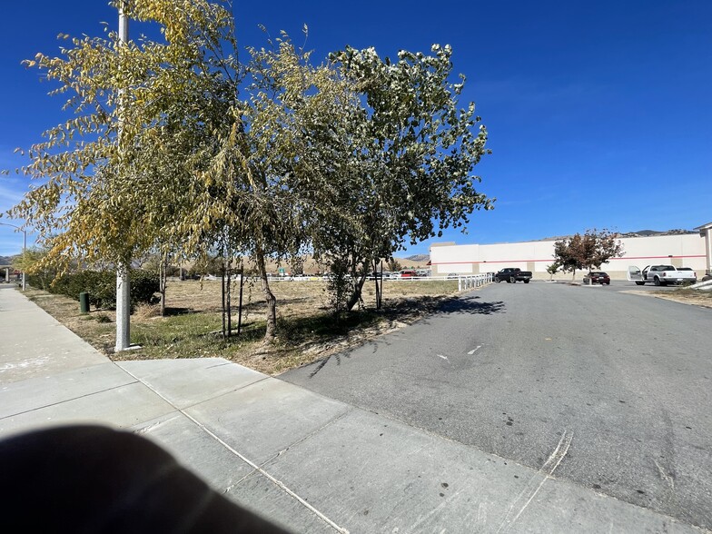 408 N Mill St, Tehachapi, CA for sale - Building Photo - Image 2 of 7