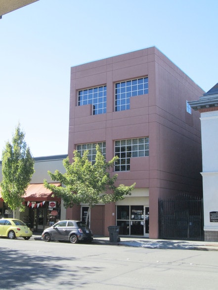 533 5th St, Santa Rosa, CA for lease - Building Photo - Image 1 of 4