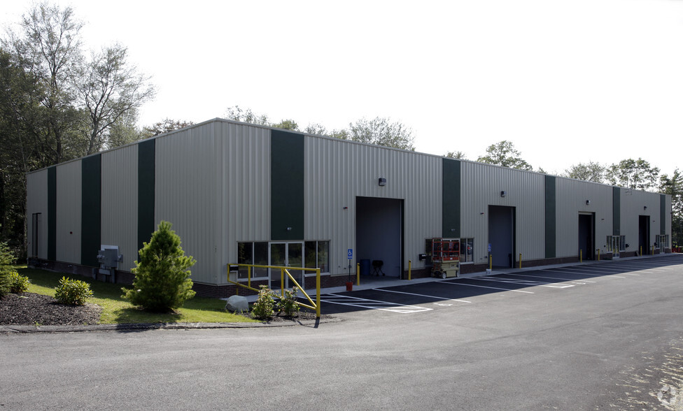 147 Revolutionary Dr, East Taunton, MA for lease - Building Photo - Image 3 of 17