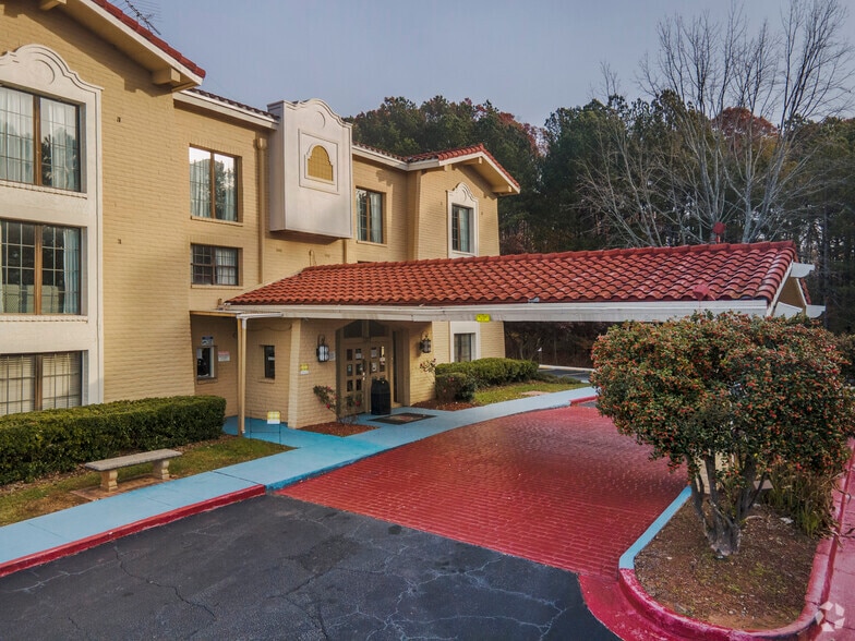 7377 Six Flags Dr, Austell, GA for sale - Building Photo - Image 3 of 13