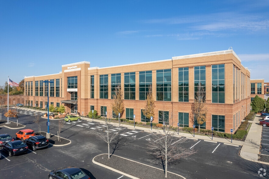 4343 Easton Commons, Columbus, OH for lease - Primary Photo - Image 1 of 13