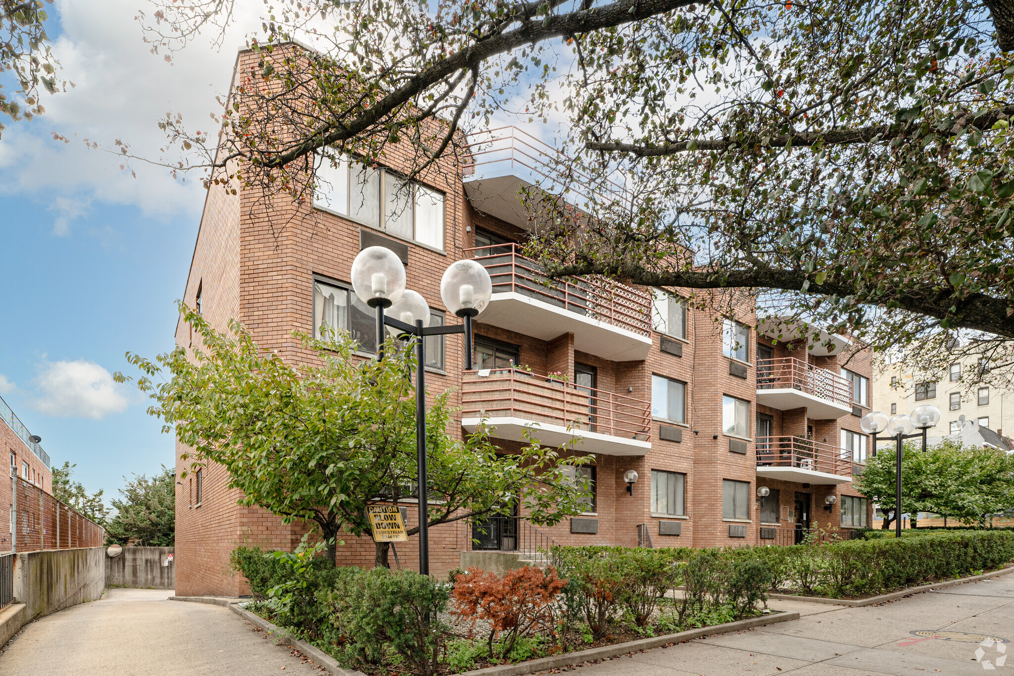 11940 Metropolitan Ave, Kew Gardens, NY for sale Primary Photo- Image 1 of 7