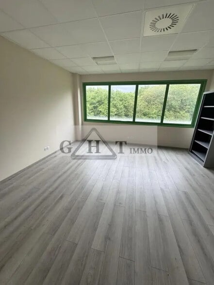 Office in Savigny-le-Temple for sale - Interior Photo - Image 3 of 14