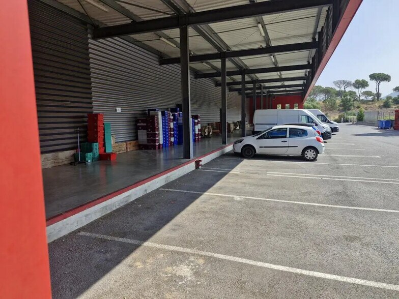 Industrial in Fréjus for lease - Building Photo - Image 2 of 3