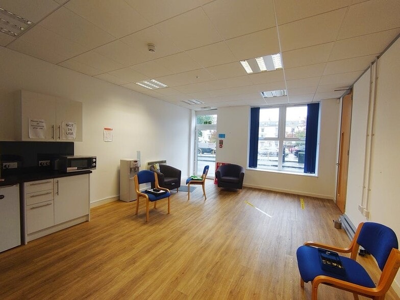 College St, Southampton for lease - Interior Photo - Image 2 of 4