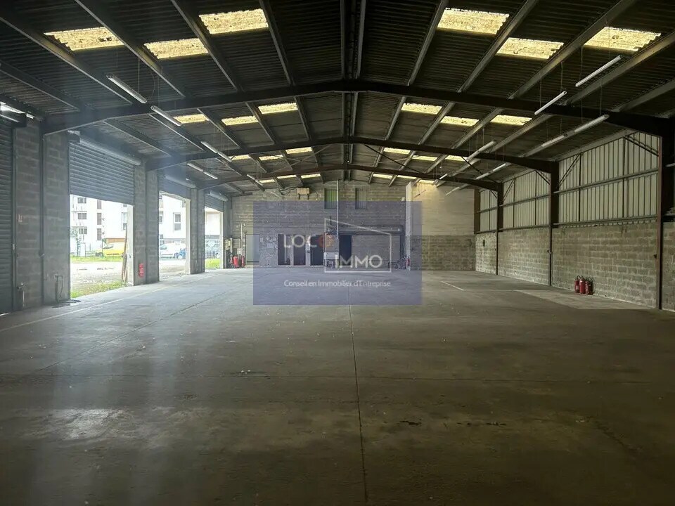 Industrial in Cenon for lease Building Photo- Image 1 of 12
