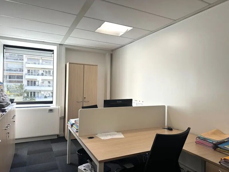 Office in Lyon for lease - Building Photo - Image 3 of 7