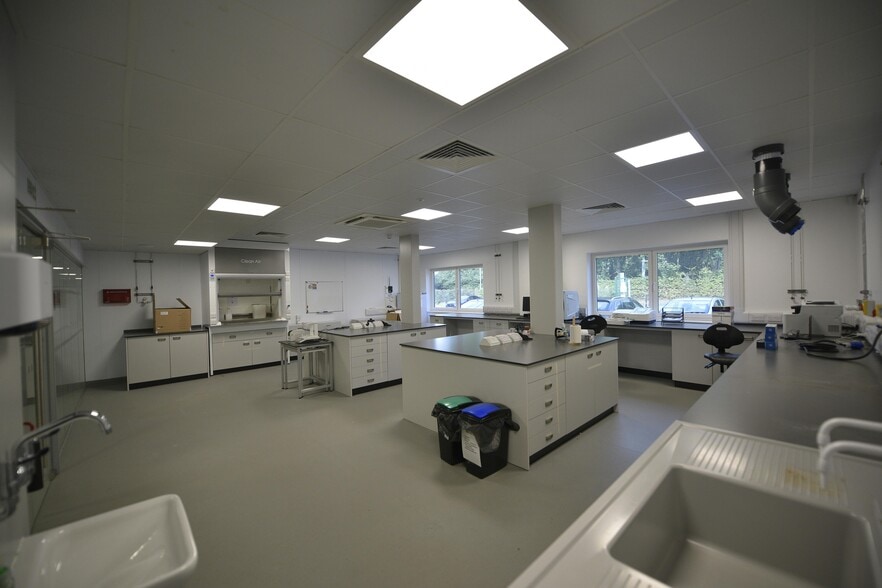 1 Crewe Rd, Manchester for lease - Interior Photo - Image 2 of 13