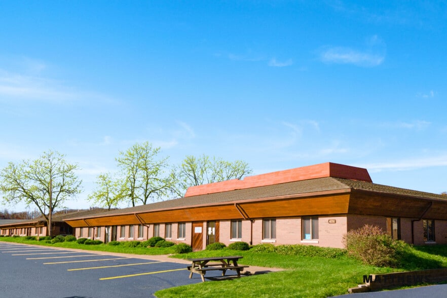 4703 44th St, Rock Island, IL for sale - Building Photo - Image 2 of 4