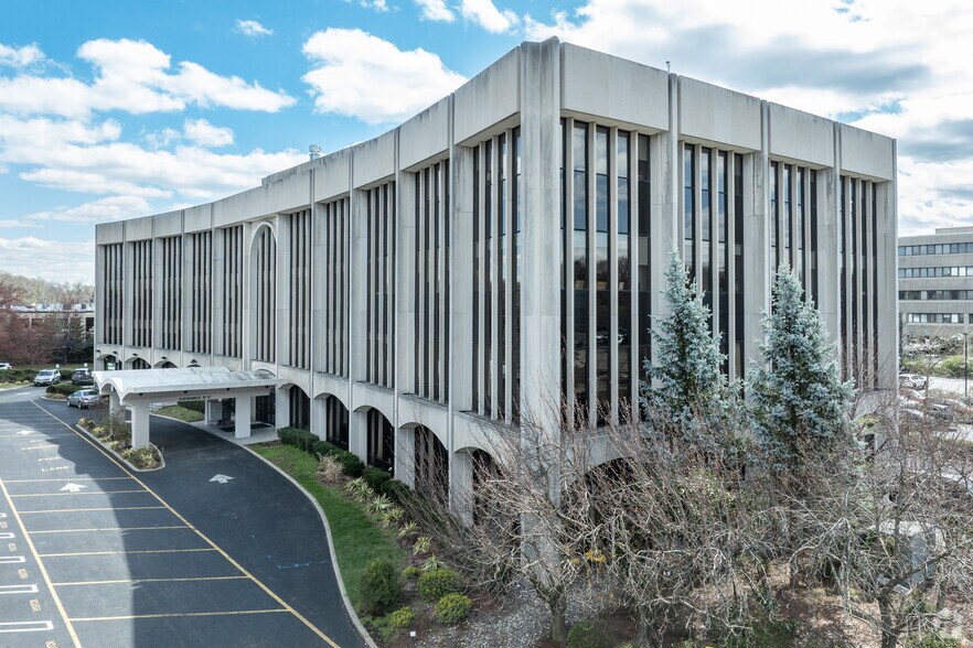 80 W Century Rd, Paramus, NJ for sale - Primary Photo - Image 1 of 1