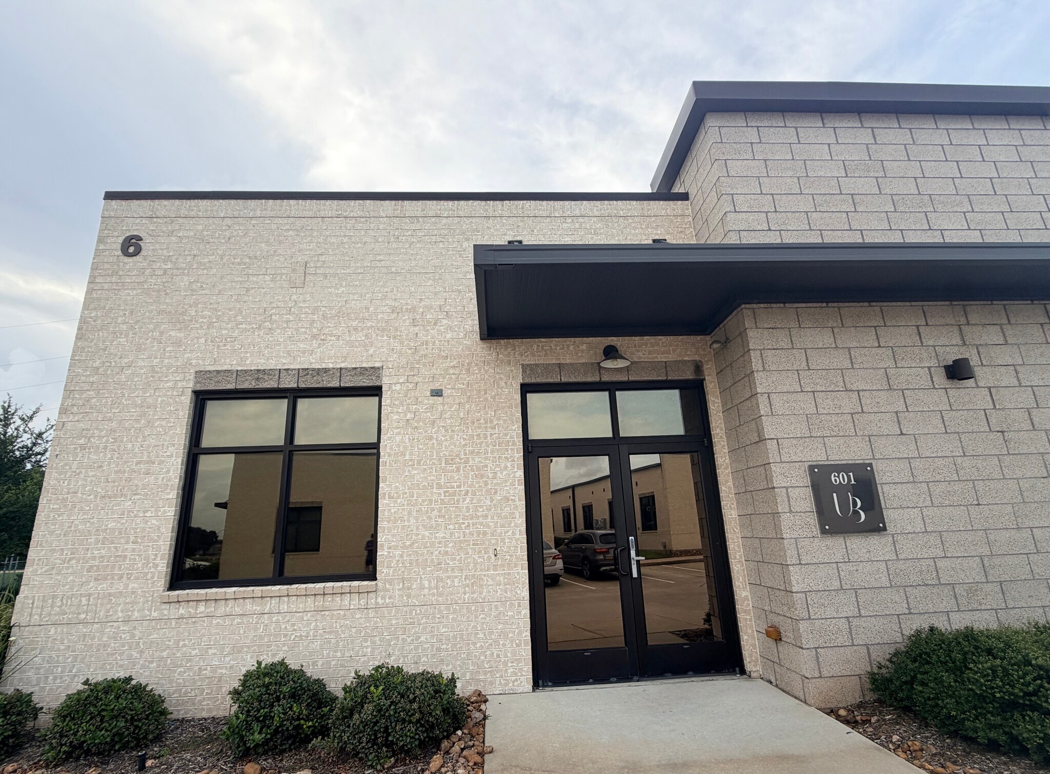 202 Industrial Blvd, Sugar Land, TX for lease Building Photo- Image 1 of 13