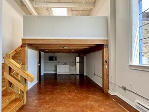 3502 SCOTTS Ln, Philadelphia, PA for lease Interior Photo- Image 2 of 9