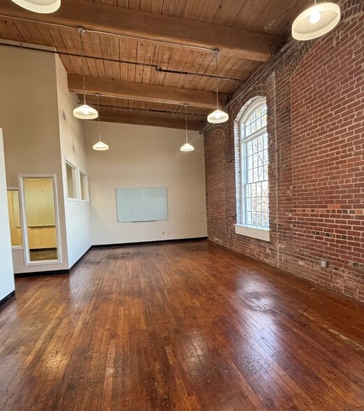 200 N Greensboro St, Carrboro, NC for lease - Building Photo - Image 3 of 25