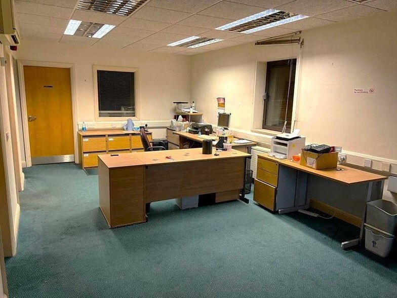 12 Mill St, Slough for lease - Building Photo - Image 2 of 8